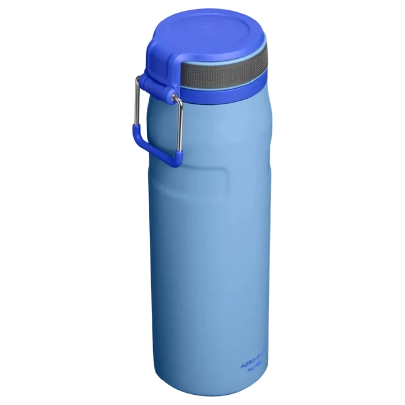 STANLEY IceFlow Bottle Twist Flip 0,71L gaiši zila vakuuma izolēta nerūsējošā tērauda ūdens pudele ar salmiņu