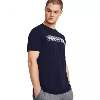 Under Armour vīriešu T-krekls ar kamuflāžas svītru uz krūtīm, tumši zils