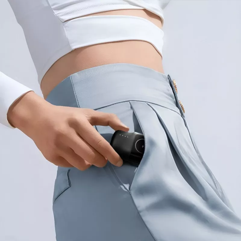 Wozinsky WF16-YLS Mini Power Bank 5000mAh 15W ar iebūvētu USB-C kabeli un Apple Watch lādētāju - Melns