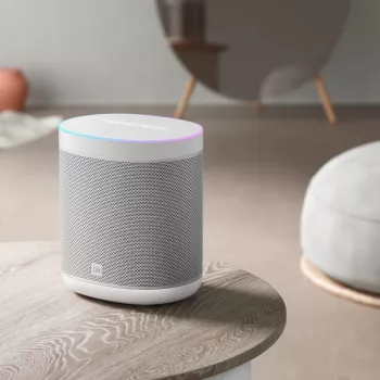 Xiaomi viedais skaļrunis ar Google Assistant, Chromecast, IR tālvadību un LED pulksteni - Melns
